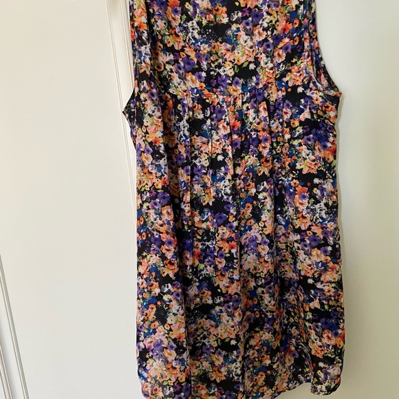 Floral top - Picture 2 of 2